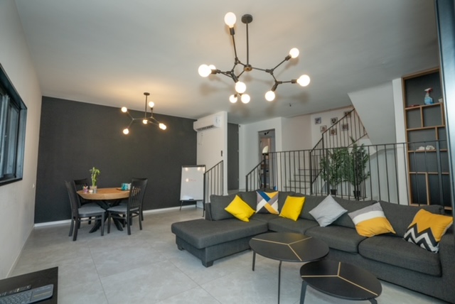 שיפוץ סלון בבית פרטי